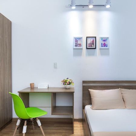 Cozrum Homes Truong Dinh Хошимин Екстериор снимка