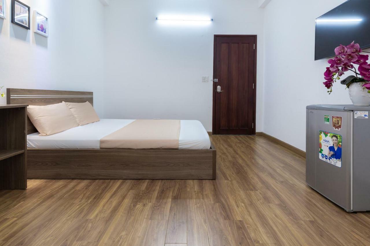 Cozrum Homes Truong Dinh Хошимин Екстериор снимка